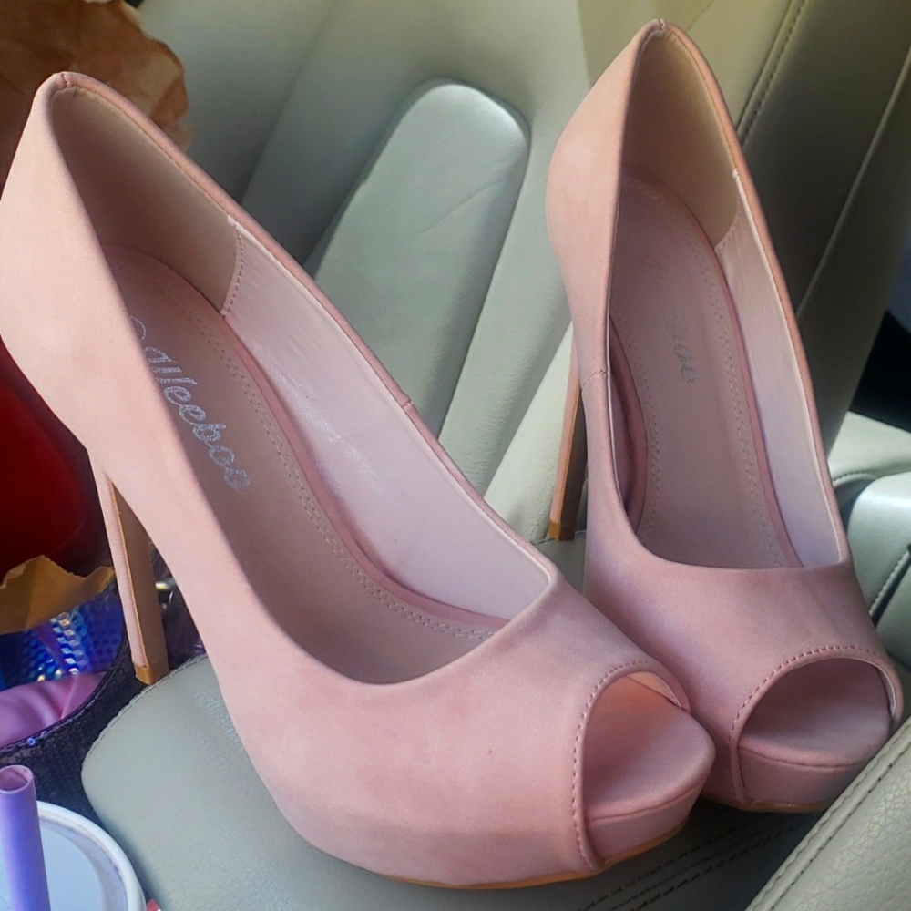 Beautiful soft shade pink kicks